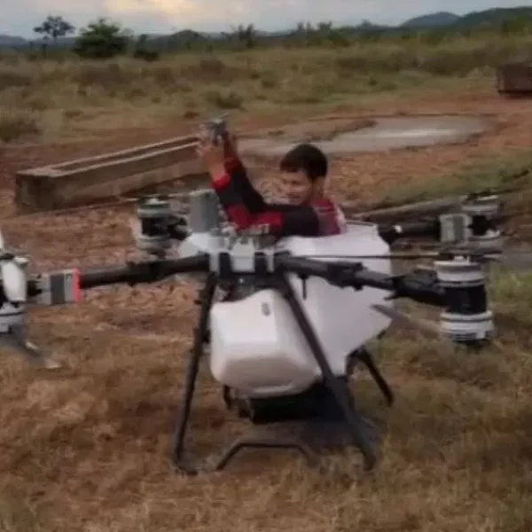 Rapaz “viaja” de drone agrícola e vídeo viraliza no primeiro dia de fevereiro (assista)