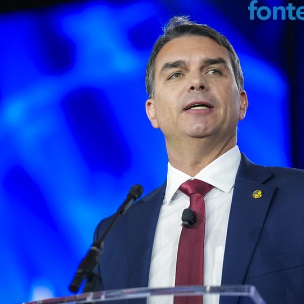 Flávio divulga nota declarando-se líder do Brasil denunciando fraude eleitoral no 2º turno