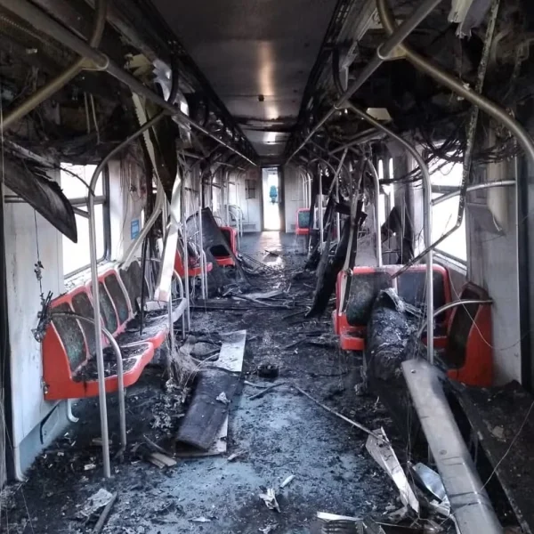 Incêndio em trem provoca caos nas linhas de transporte em São Paulo (vídeo)