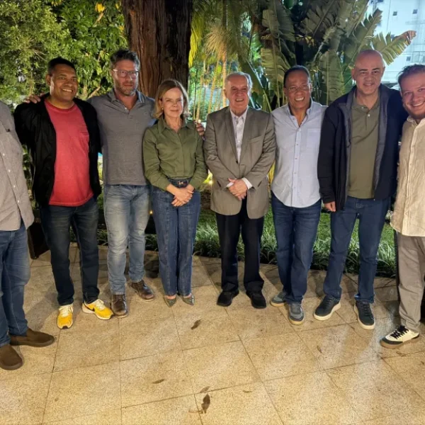 Caranguejada! Gleisi Hoffmann articula apoio do PSB e sela avanço da chapa Requião-Alceni no Paraná