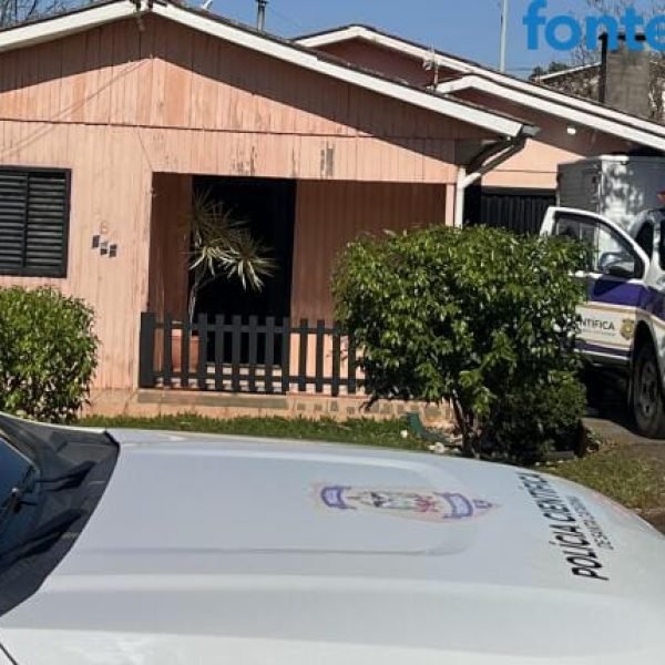 Filho intervém e salva a mãe. História dramática terminou com o homem atirando contra si