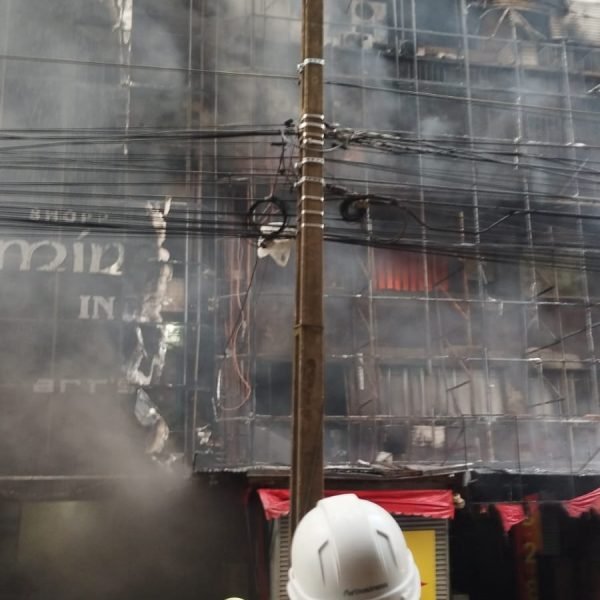 (Vídeo) Incêndio de grandes proporções em prédio de Ciudad del Este no final da tarde de hoje