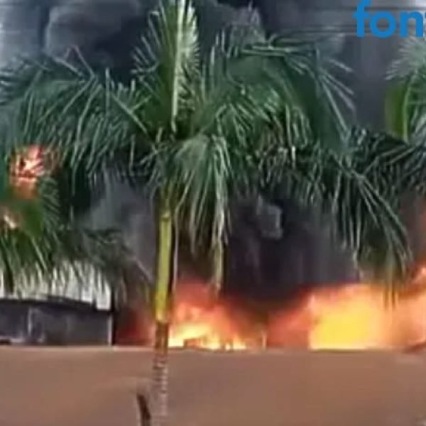 Incêndio em fábrica de tintas deixa trabalhador com queimaduras graves no interior de Enéas Marques (vídeo)