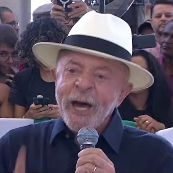 Ao incitar violência contra filhos de Bolsonaro, Lula “enforca” pessoa errada em mais uma patacoada (vídeo)
