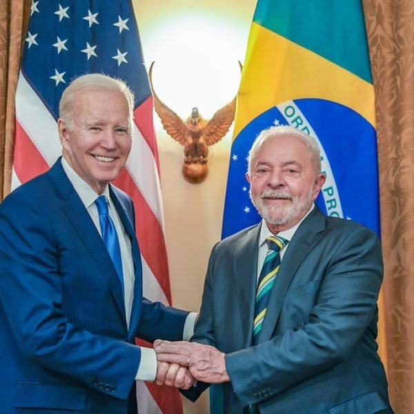Bloomberg: Lula enfrenta ‘fantasma do fracasso de Joe Biden’