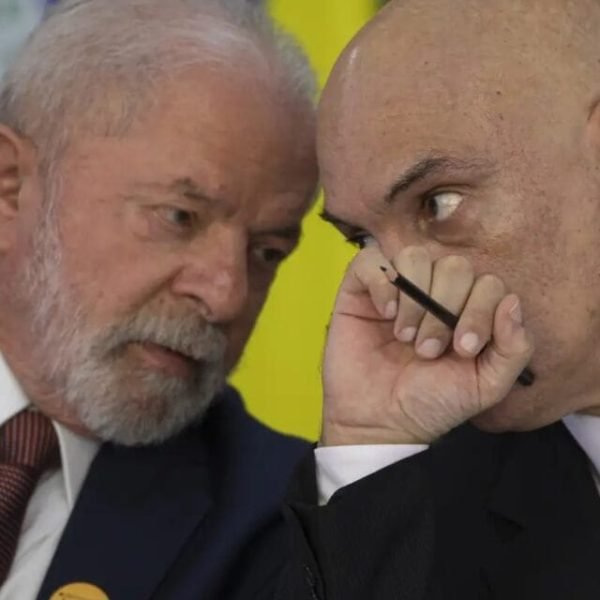 Conselhos de Lula para Moraes se blindar expõe colapso da separação dos poderes