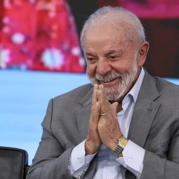 Lula descarta desafiar EUA, mas diz que Brasil não é republiqueta