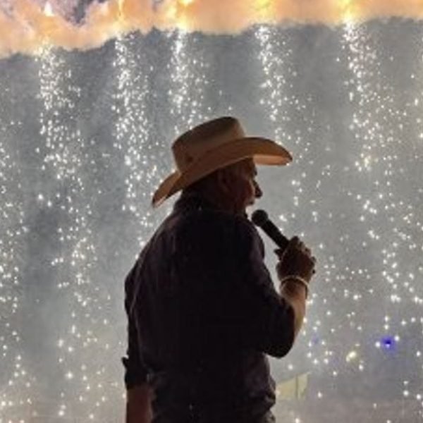 Deputado, secretário e locutor top de rodeio foi destaque em Diamante do Oeste