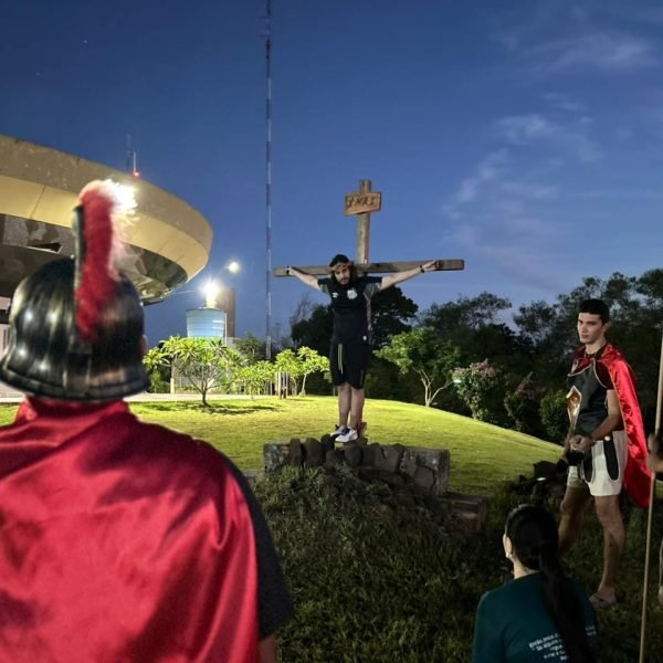 Encenação da Paixão de Cristo, precedida pela procissão de velas, será hoje no Cristo Esplendor em Santa Helena
