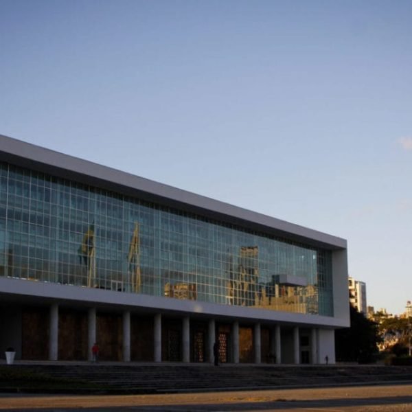 Vem aí, a primeira pesquisa com Sandro Alex na lista dos candidatos