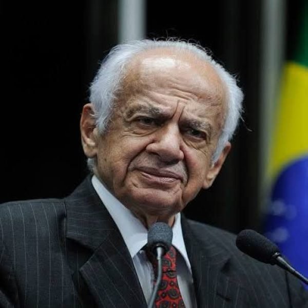 Ex-senador Pedro Simon diz que Moraes “não ficaria mal na cadeia”