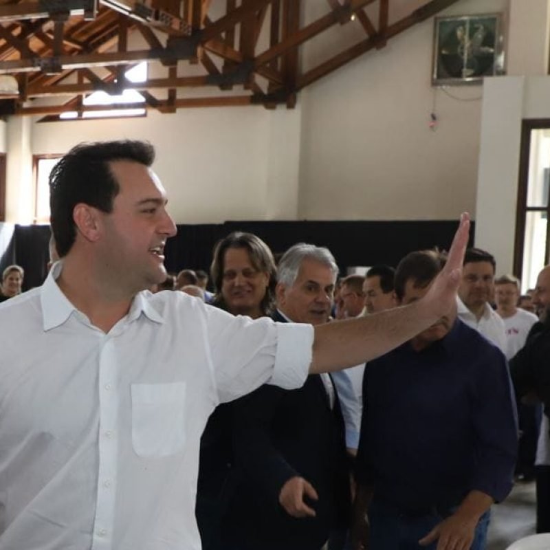 Governador Ratinho em Santa Helena, anuncia novo trevo, anel viário, remodelação total de praça e espaço coberto para feira: 80 milhões