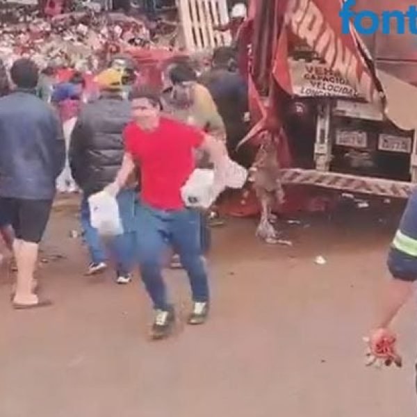 (Vídeo) Indignação: motorista de caminhão morre e carga é saqueada após colisão em Ciudad del Este
