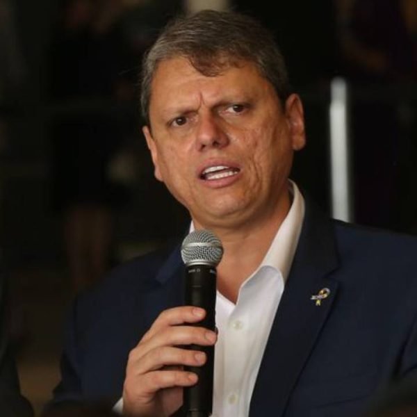 Pesquisas indicam Tarcísio vencendo no primeiro turno em São Paulo contra o PT