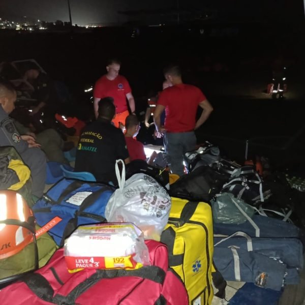 Paraná montou primeira equipe brasileira para trabalhar no terremoto que já apontou mais de 1.400 mortos na Venezuela. 60 mil estão desaparecidos