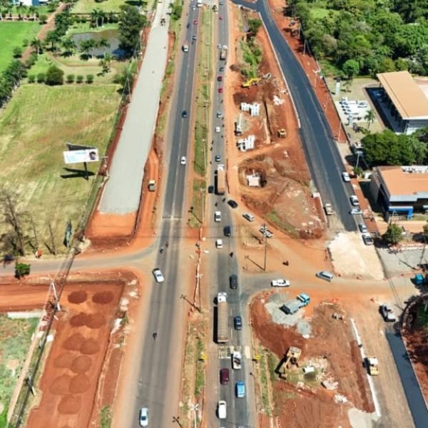 Itaipu paraguaia realiza obra para desobstruir trecho mais truncado de Alto Paraná
